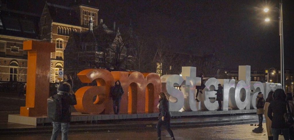 Festival světel, zrušené lety, sníh a dopravní kolaps – i takový byl Amsterdam 2018